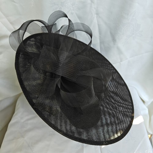 Black flower wide brim - flower,