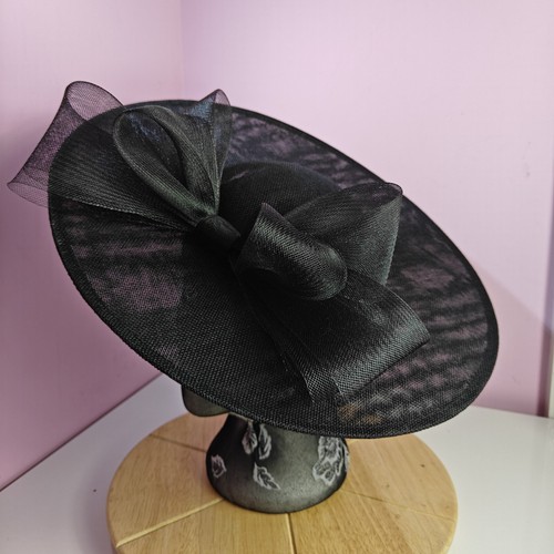 Black large fascinator - large,