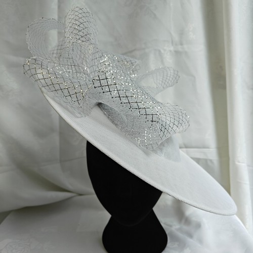 White silver flower wide - white, brim