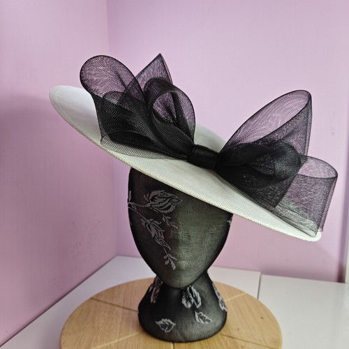 Ivory black large fascinator - black,