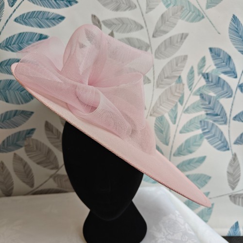Baby pink bow flower - wide, brim