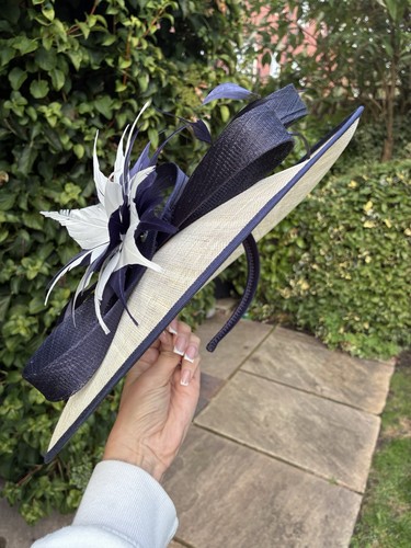 Bespoke beige navy - &,