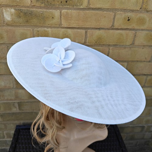 White flower wide brim large - flower,